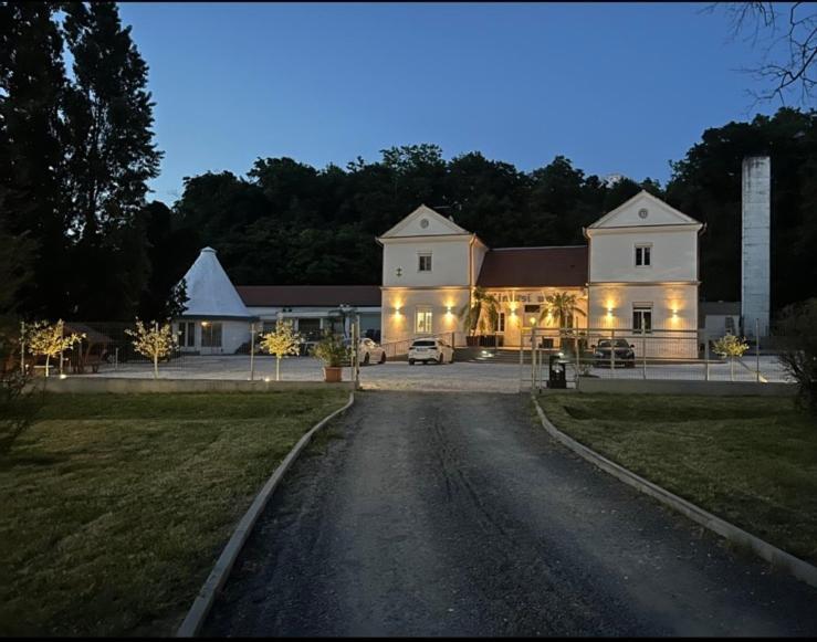 Kinizsi Udvar Apartmanhaz Balatonboglár 외부 사진